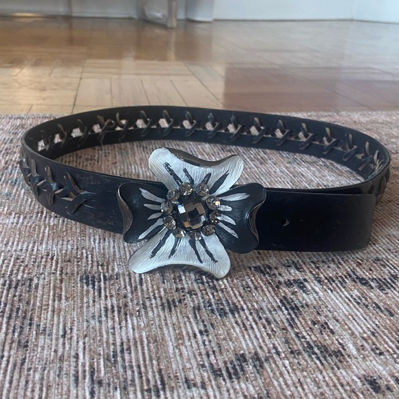 Vintage Black Woven Leather Floral Buckle Belt - Picture 2 of 7